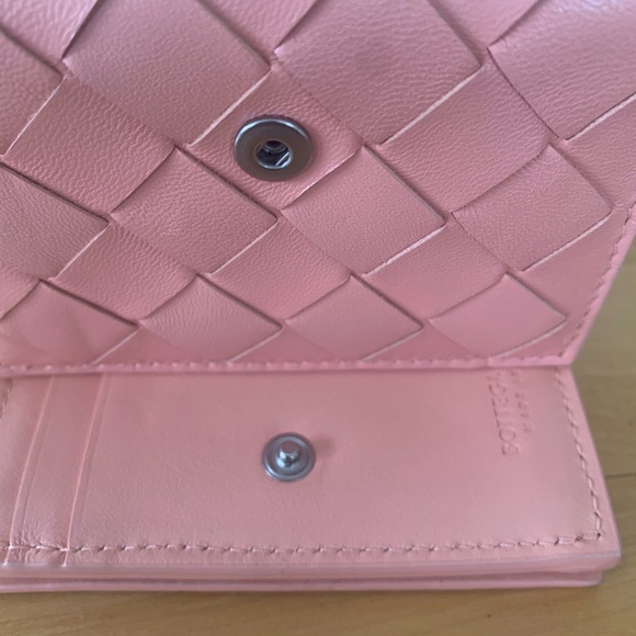 Bottega Veneta Women's Peach Pink Intrecciato Compact Trifold Wallet 609285 VGUC - Picture 8 of 13